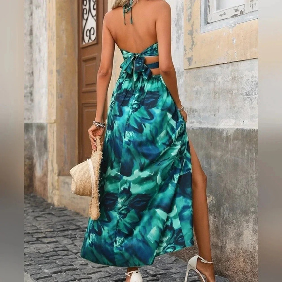 Women Deep V-Neck Hollow Out And Slit Fashion Holiday Matching Dress - Picture 4 of 5